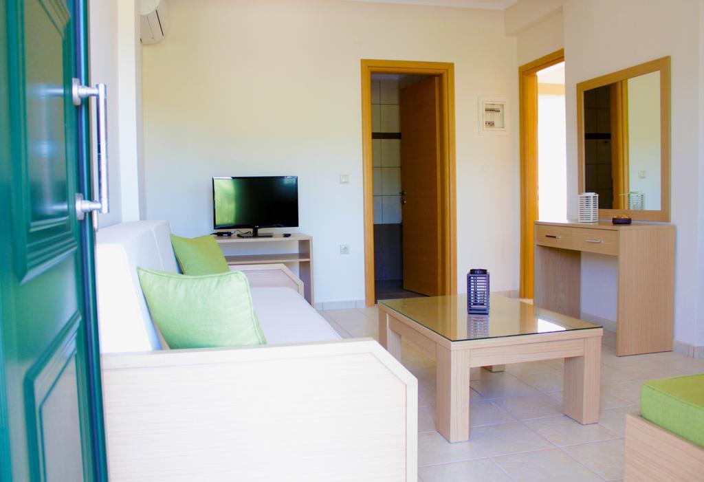 Olive Tree Apartments Fourka Oda fotoğraf